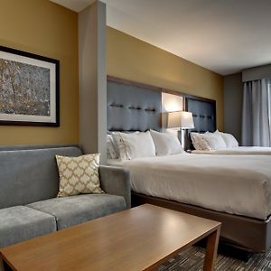 Queen Suite Two Queen Beds